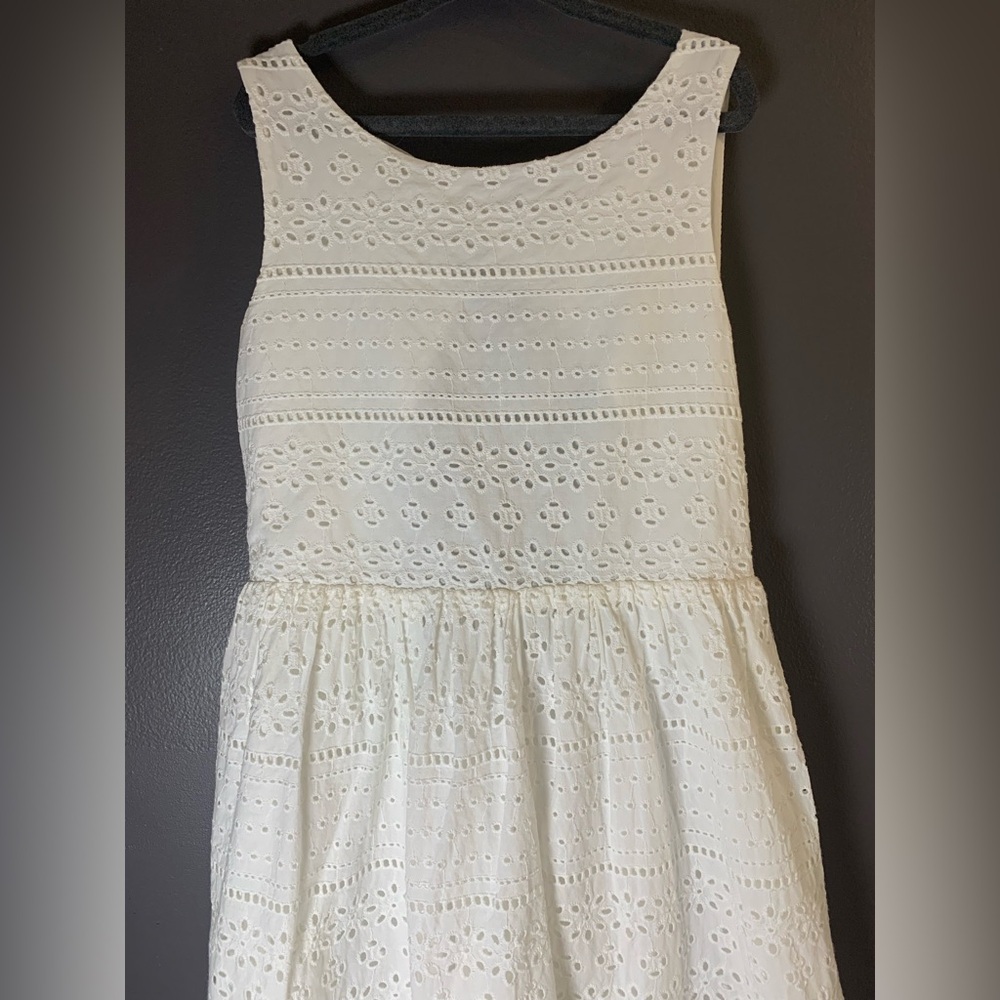 H&M Elegant White Eyelet Open Back  dress Size 9 - Picture 2 of 4